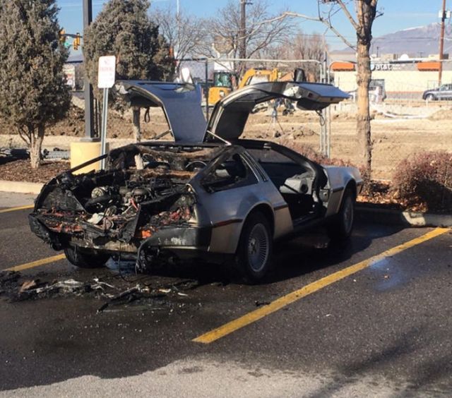 Эксклюзивный спорткар Delorean DMC-12 сгорел из-за отсутствия огнетушителя