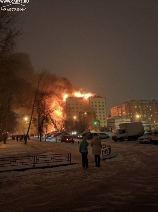 Пожар в многоэтажном доме Тюмени