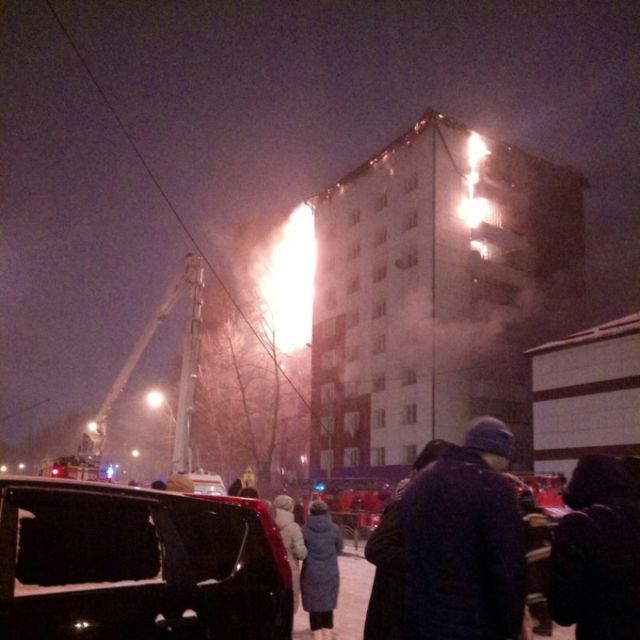 Пожар в многоэтажном доме Тюмени