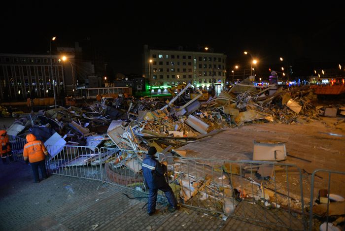 В Москве начался снос ларьков, признанных «опасным самостроем»