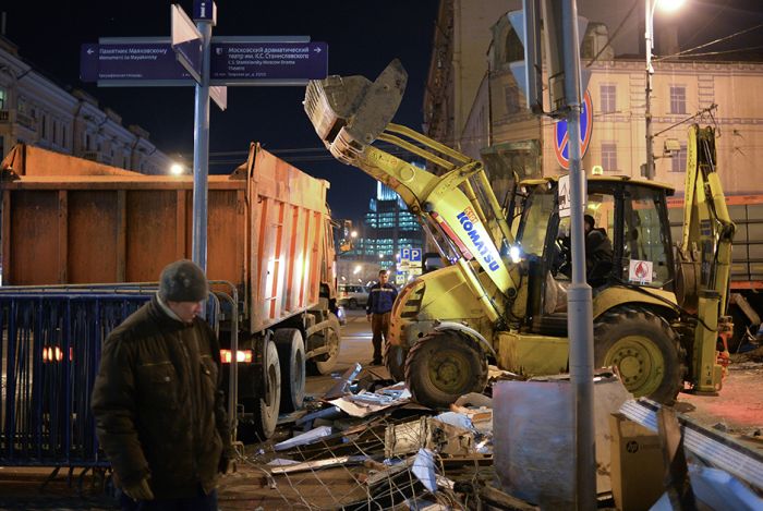 В Москве начался снос ларьков, признанных «опасным самостроем»