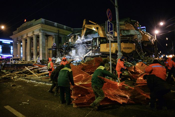 В Москве начался снос ларьков, признанных «опасным самостроем»