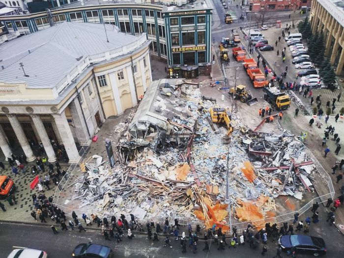 В Москве начался снос ларьков, признанных «опасным самостроем»
