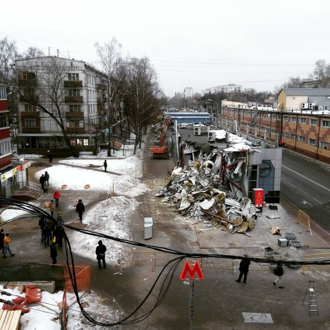 В Москве начался снос ларьков, признанных «опасным самостроем»