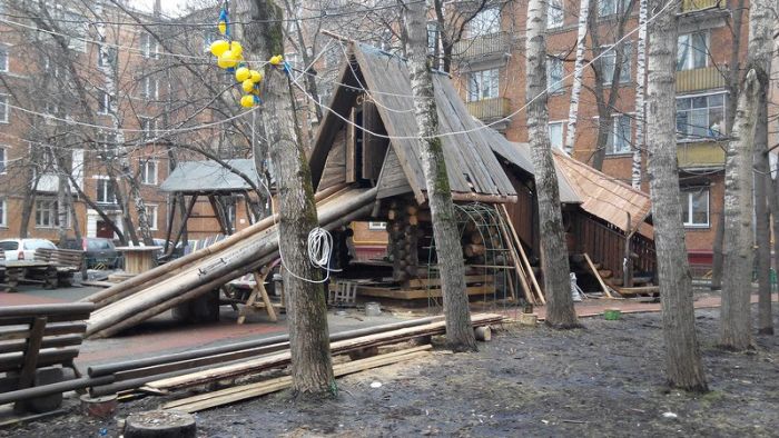 В Москве из-за жалоб пенсионеров снесли уникальную детскую площадку