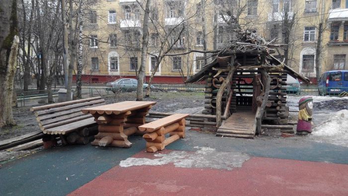 В Москве из-за жалоб пенсионеров снесли уникальную детскую площадку