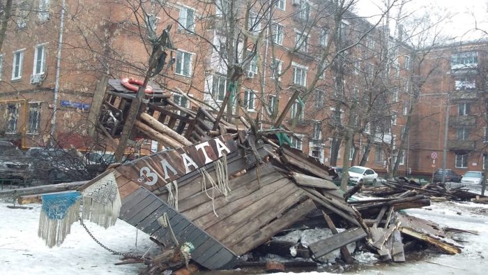 В Москве из-за жалоб пенсионеров снесли уникальную детскую площадку
