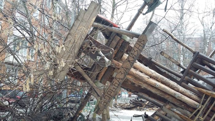 В Москве из-за жалоб пенсионеров снесли уникальную детскую площадку