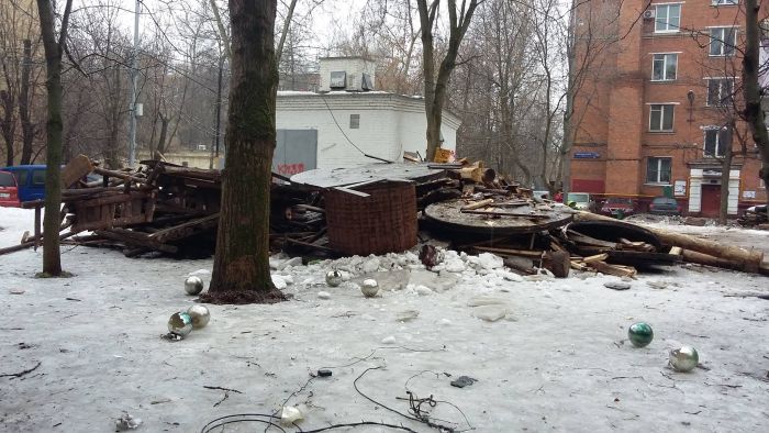 В Москве из-за жалоб пенсионеров снесли уникальную детскую площадку