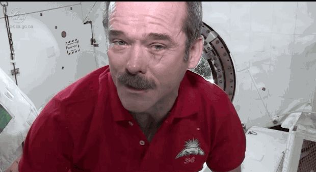 Как плачут в космосе (5 фото)