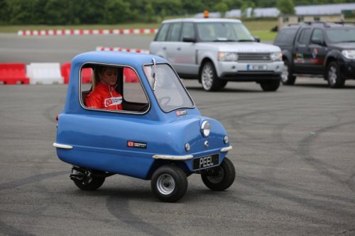 Крошка-автомобиль Peel P50