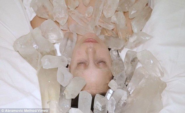 Lady Gaga разделась полностью