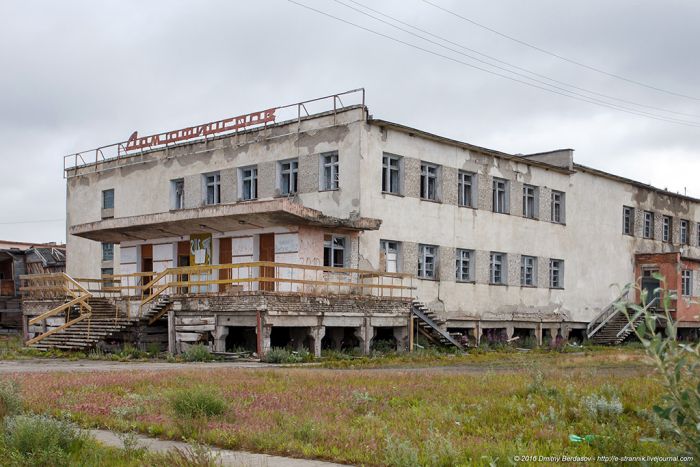 Типичный заброшенный поселок на Чукотке