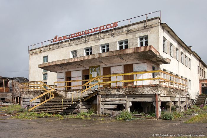Типичный заброшенный поселок на Чукотке