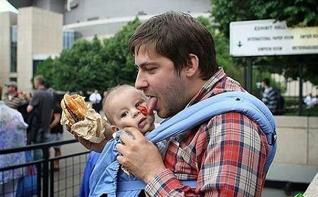 У отцов особенный подход к присмотру за детьми