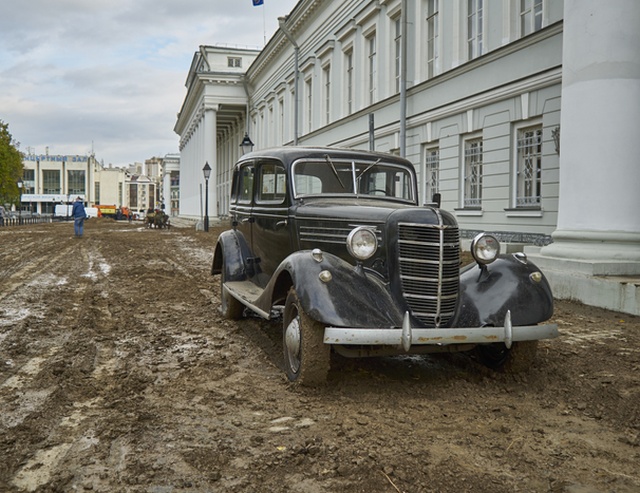 В Казанский федеральный университет привезли несколько самосвалов грязи