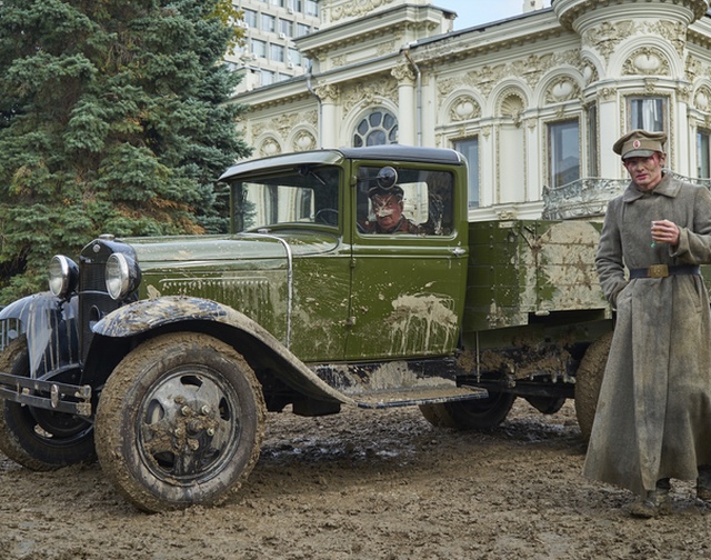 В Казанский федеральный университет привезли несколько самосвалов грязи