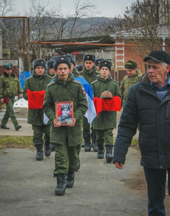 Захоронение останков советского солдата