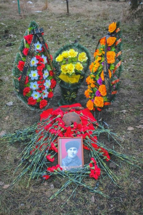 Захоронение останков советского солдата