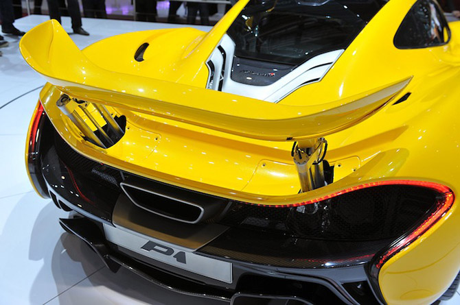 Суперкар McLaren P1 на Женевском автосалоне