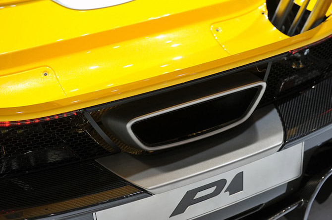Суперкар McLaren P1 на Женевском автосалоне