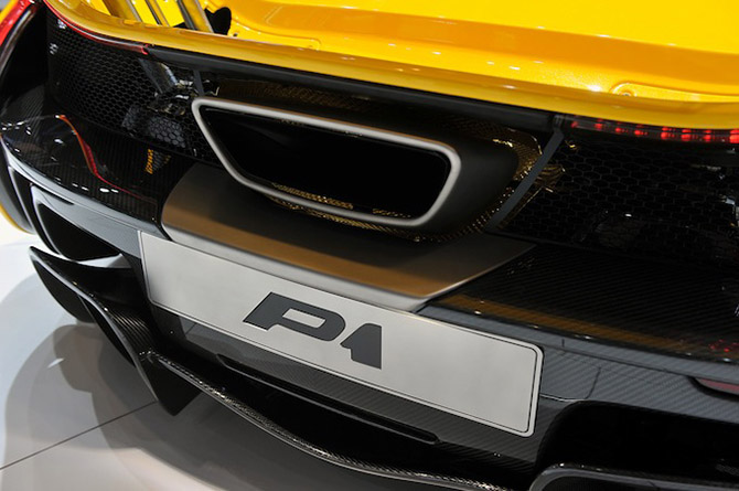 Суперкар McLaren P1 на Женевском автосалоне