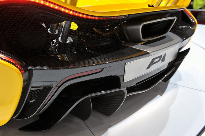 Суперкар McLaren P1 на Женевском автосалоне