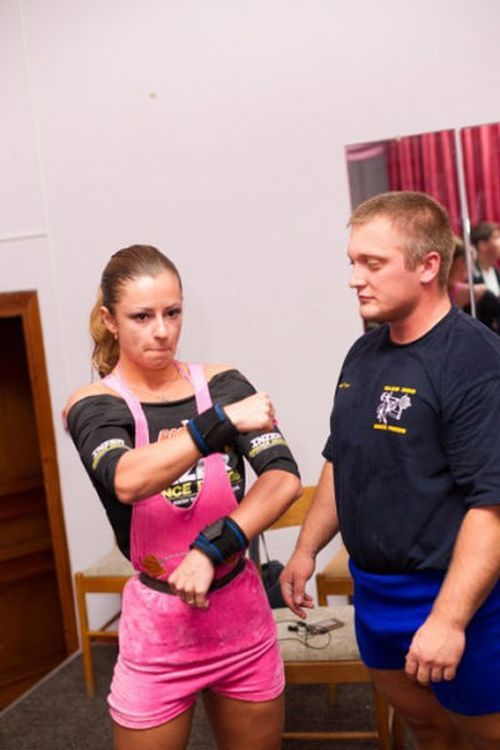 Сильная девушка Ая Антипова