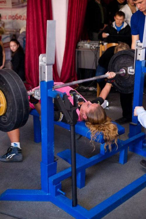 Сильная девушка Ая Антипова