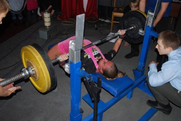 Сильная девушка Ая Антипова