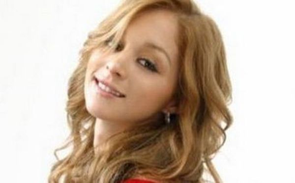 Угадайте - чья это дочь? (4 фото)