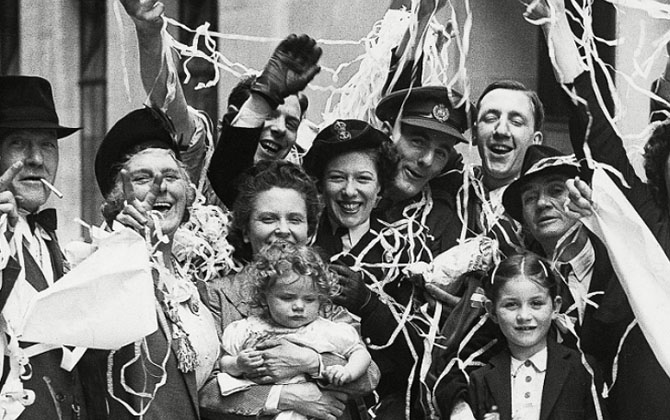 Как 70 лет назад праздновали победу в Великобритании