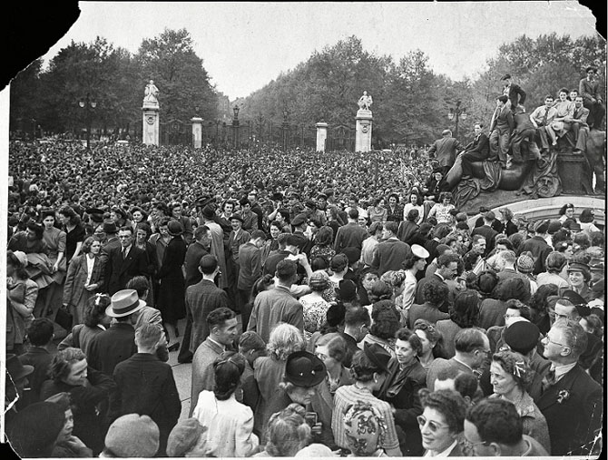 Как 70 лет назад праздновали победу в Великобритании