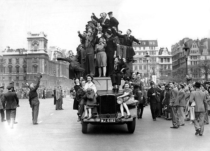 Как 70 лет назад праздновали победу в Великобритании