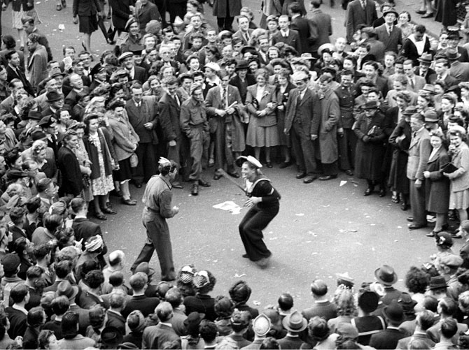 Как 70 лет назад праздновали победу в Великобритании