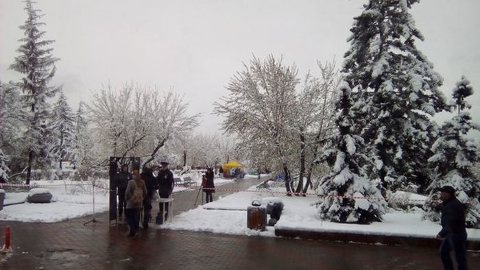 Последствия сильного снегопада в Красноярске