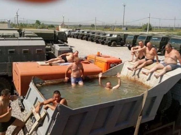Мужчины развлекаются