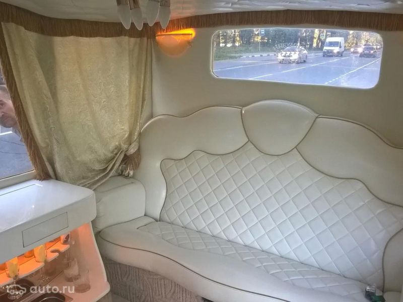 Свадебный лимузин-карету продают подозрительно дешево