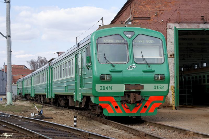 Машинисты веселятся, устанавливая на табло забавные надписи
