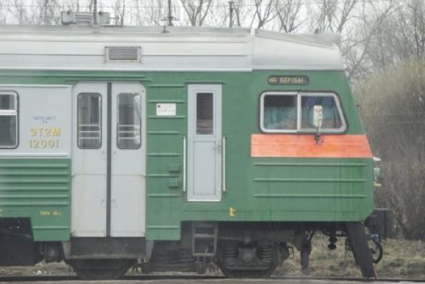 Машинисты веселятся, устанавливая на табло забавные надписи