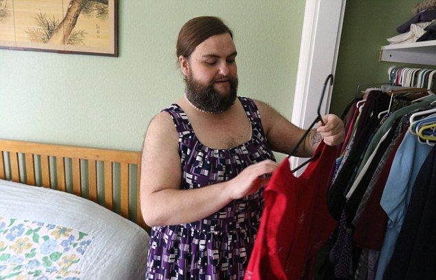 Женщина с растительностью на лице забросила бритвенный станок и отрастила окладистую бороду