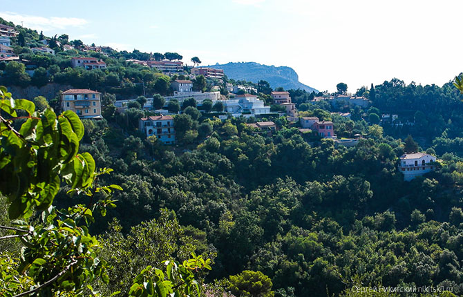 Прогулка по богемному поселку Эз