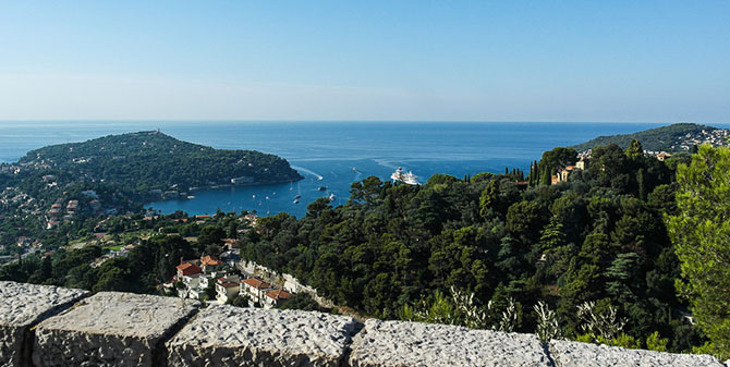 Прогулка по богемному поселку Эз