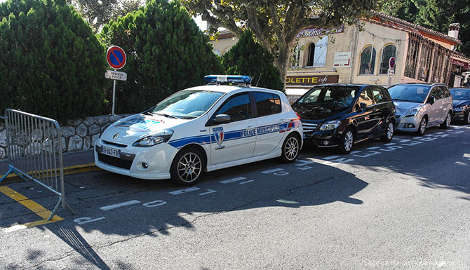 Прогулка по богемному поселку Эз