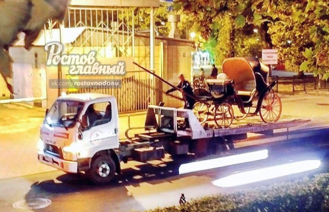 Эвакуатор вывез из центра Ростова-на-Дону настоящую карету