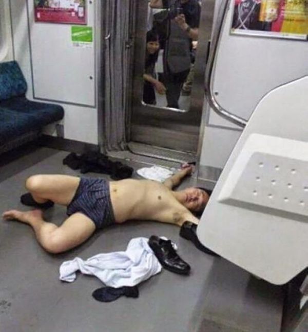 Когда пьяные люди решают прилечь
