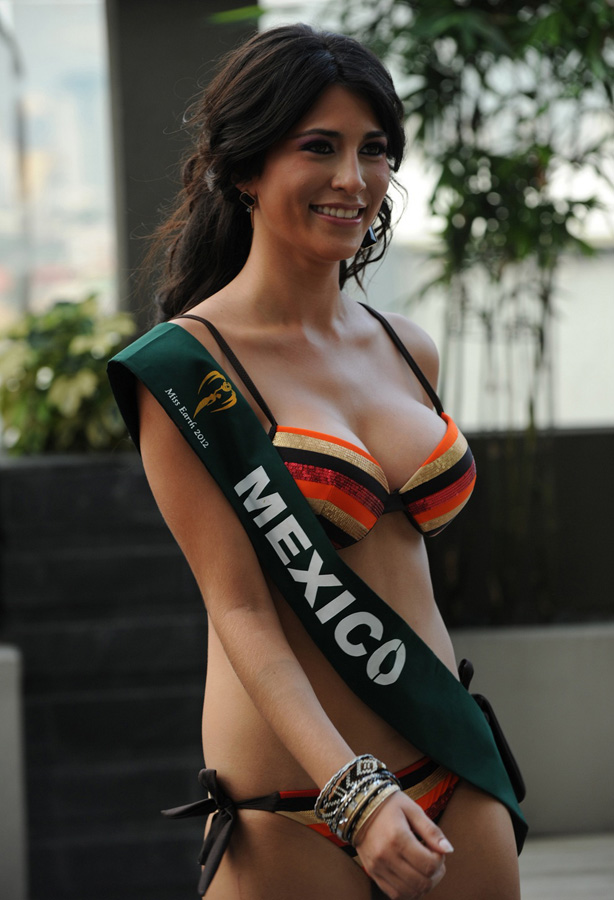 Конкурс красоты «Мисс Земля 2012» в купальниках Конкурс красоты «Мисс Земля 2012» в купальниках