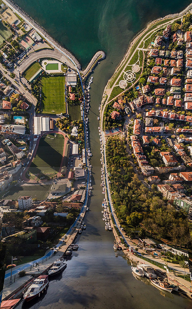 Турецкий фотограф «сгибает» города