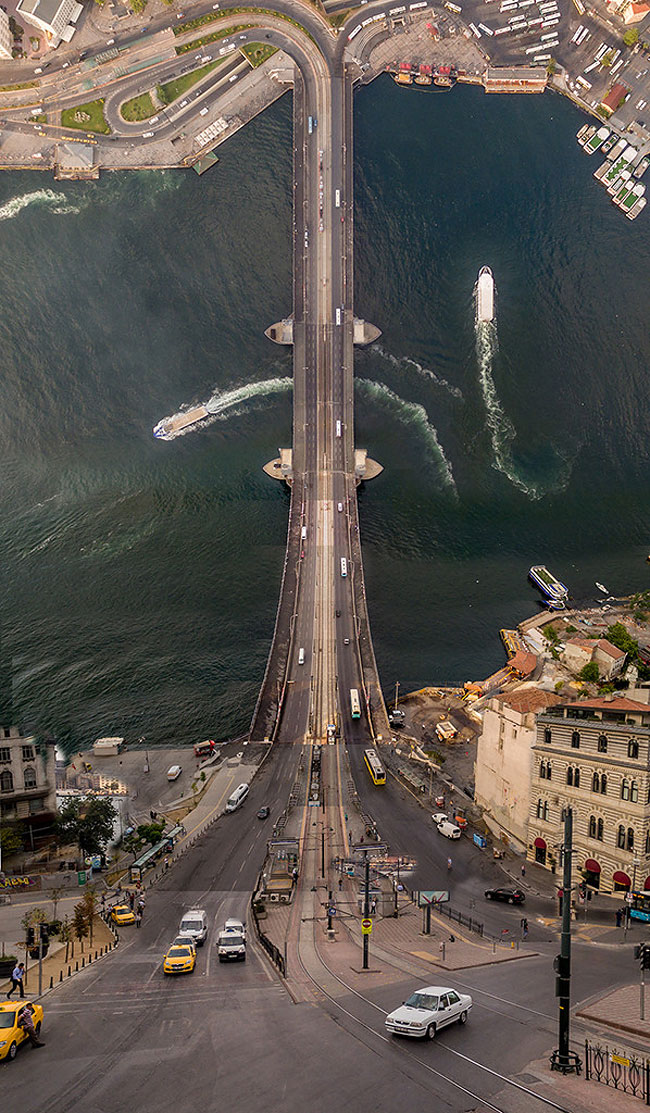 Турецкий фотограф «сгибает» города