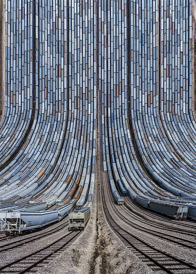 Турецкий фотограф «сгибает» города